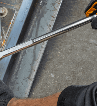 GEARWRENCH 81210XP ratchet in use tightening a bolt