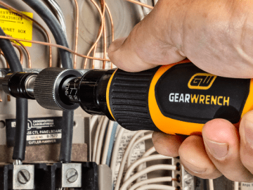 GEARWRENCH torque screwdriver in use